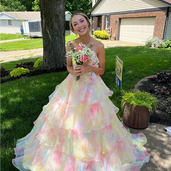 Worn one time ! I’m 5,3 100lbs - Picture 3 of 4